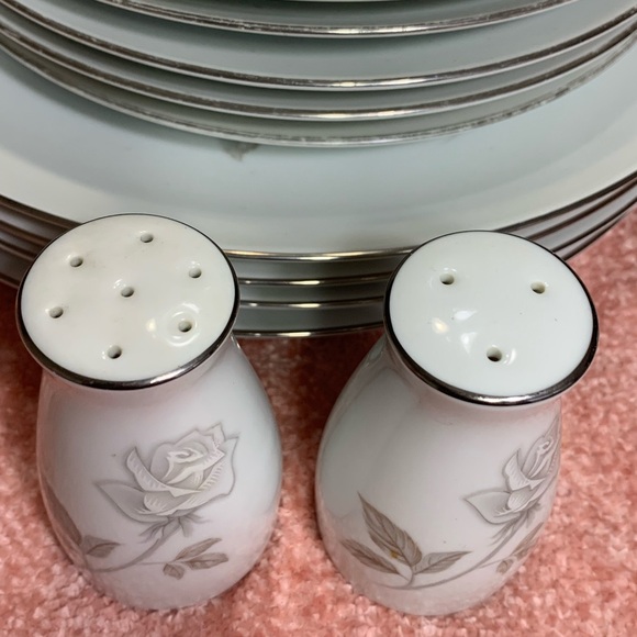 Noritake China Rosay dinner set - Picture 14 of 15